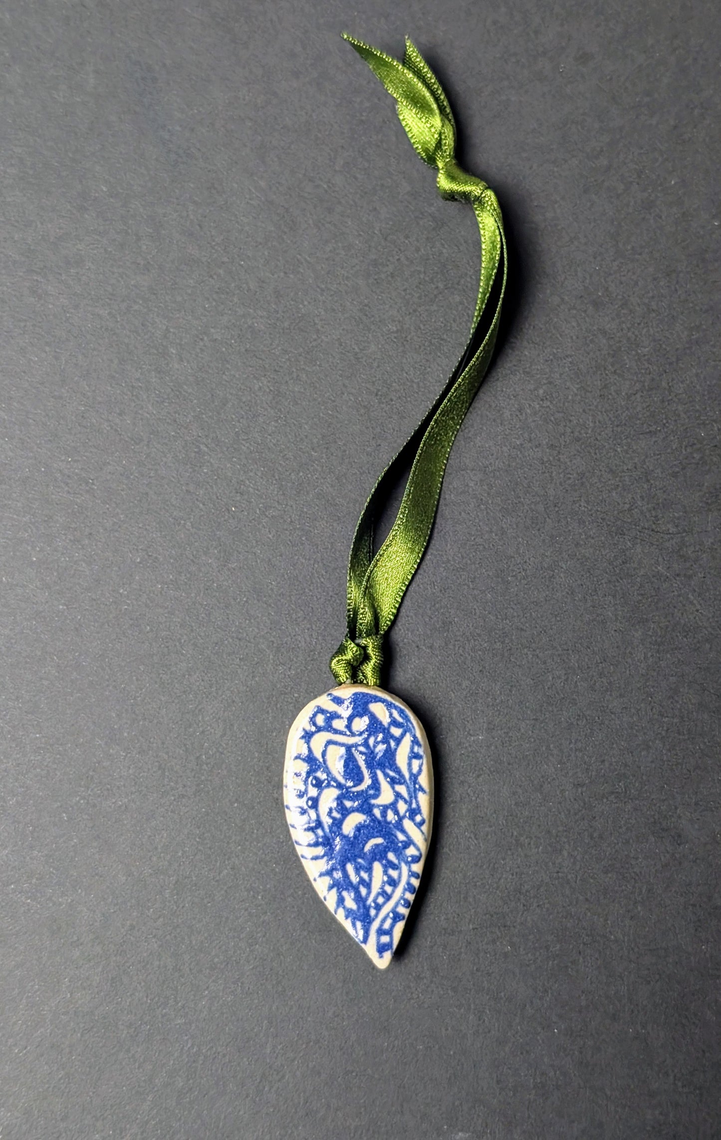 Small teardrop slip trail Decoration 2