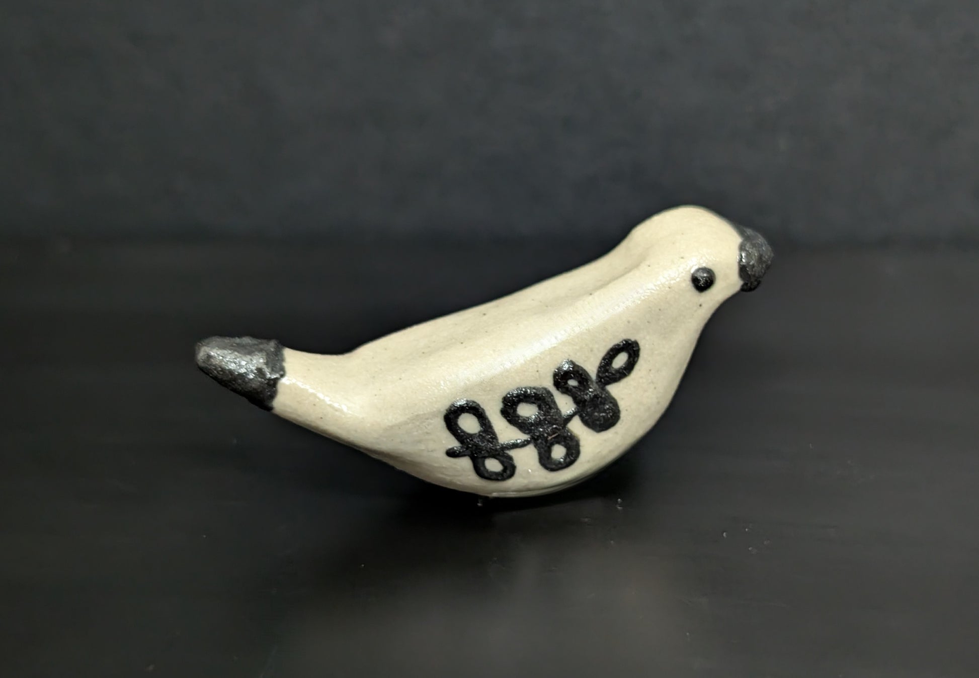 Tiny - Folk Flowers Bird Figurine with slip trail decoration -£10
