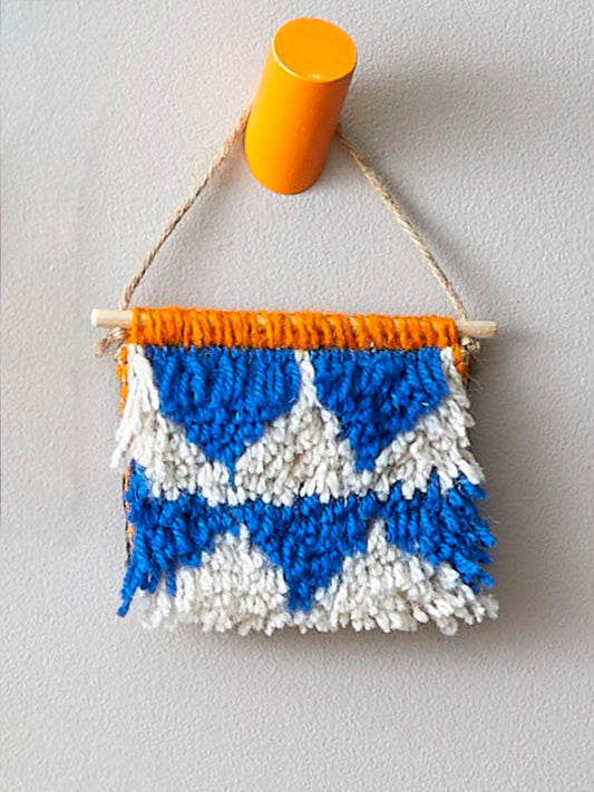 PATTERNED HOLIDAY MINIATURE LATCH HOOK BLUE & ORANGE WALL HANGING