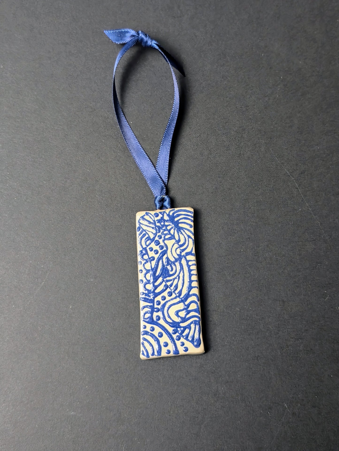 Illo rectangle slip trail Decoration in blue and cream 