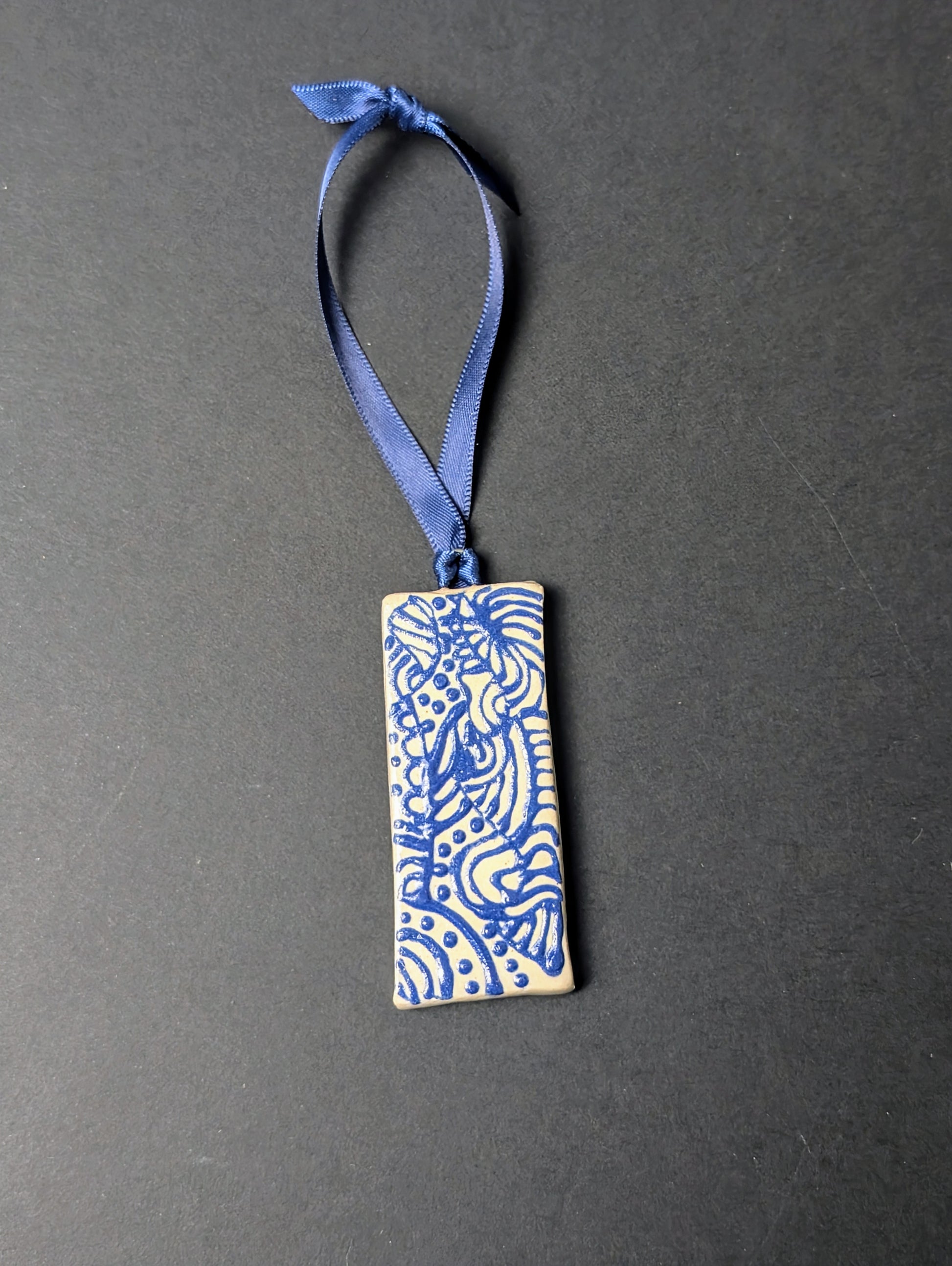 Illo rectangle slip trail Decoration in blue and cream 