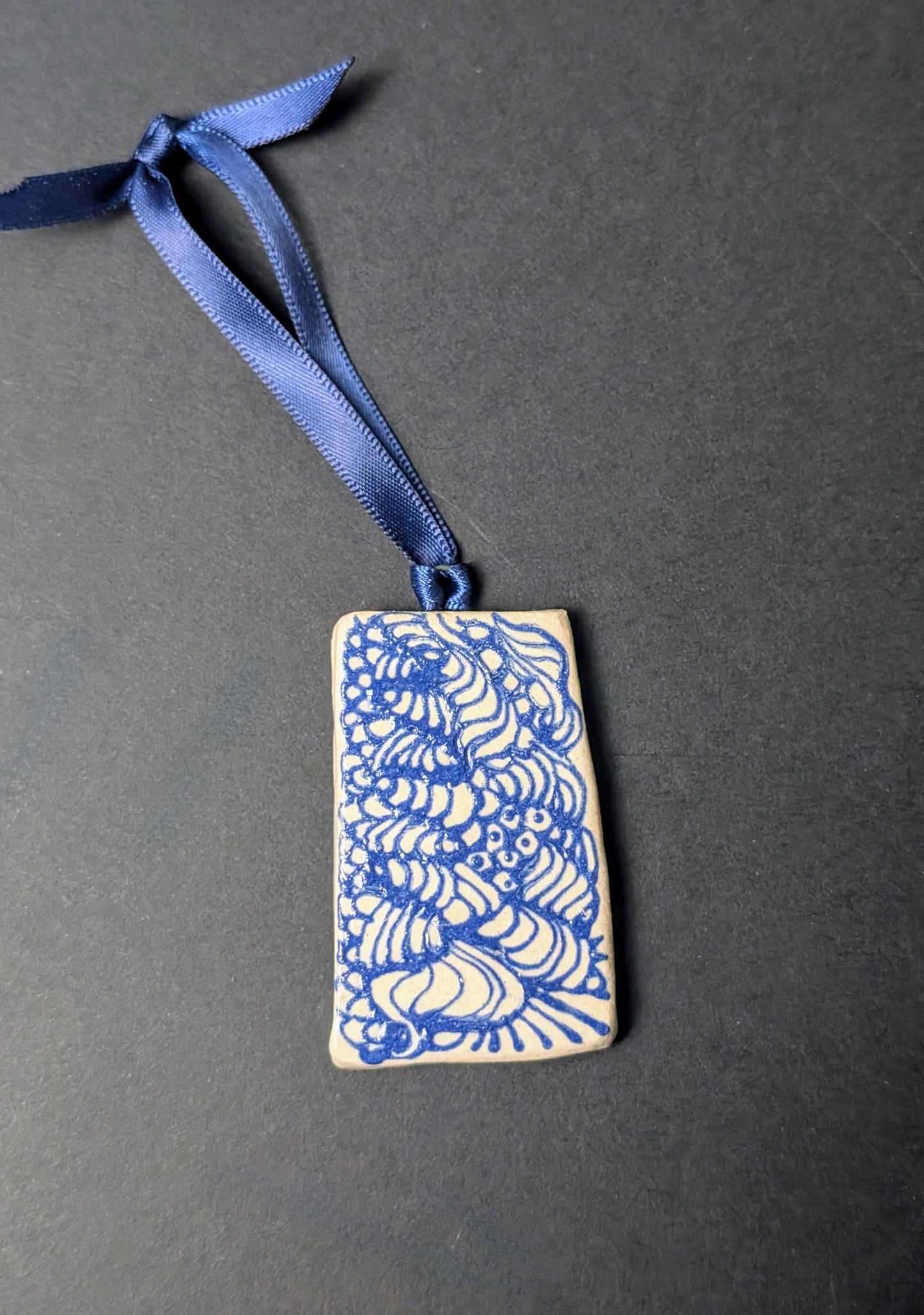 Illo rectangle slip trail Decoration in blue and cream 