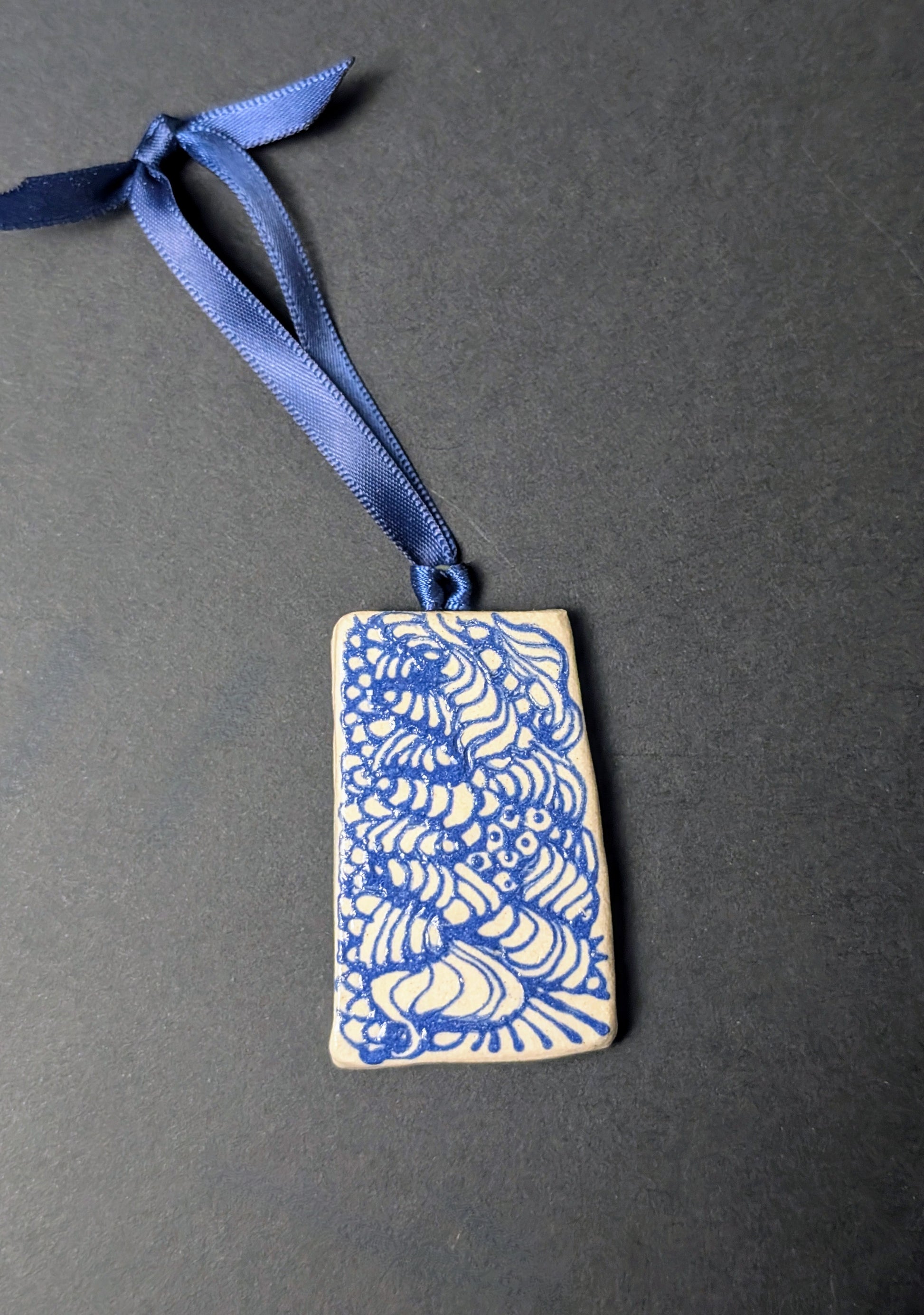Illo rectangle slip trail Decoration in blue and cream 