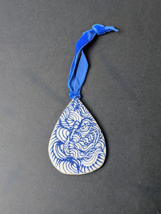 Large teardrop slip trail Decoration